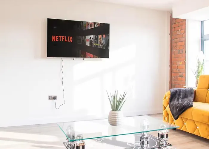 Spacious 2-bedroom Flat In 아파트