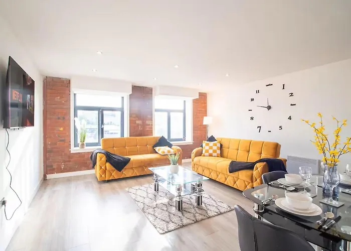 Spacious 2-bedroom Flat In * 브래드퍼드