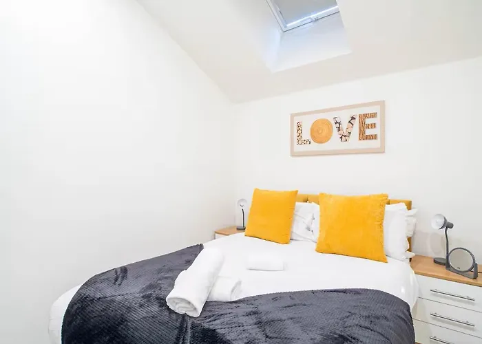 Spacious 2-bedroom Flat In *