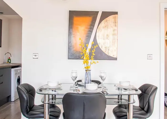 Spacious 2-bedroom Flat In *