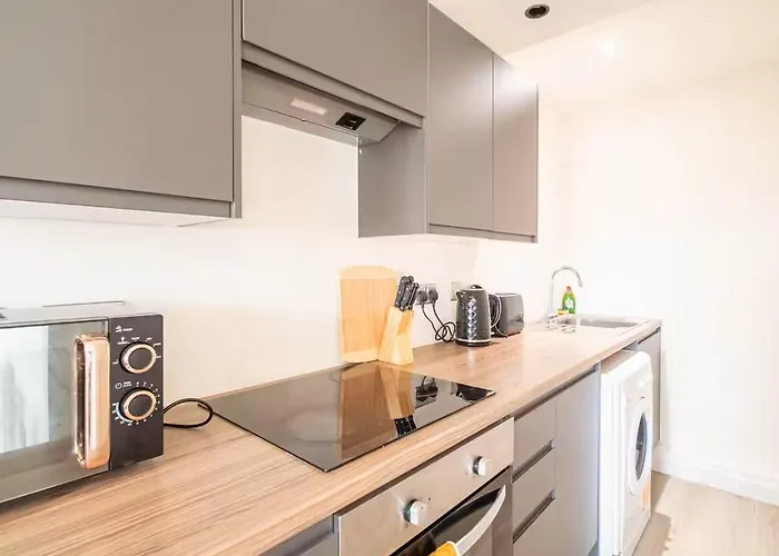 Spacious 2-bedroom Flat In Apartment