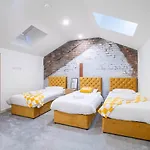 Spacious 2-bedroom Flat In Lägenhet *