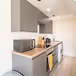Spacious 2-bedroom Flat In * Bradford (West Yorkshire)